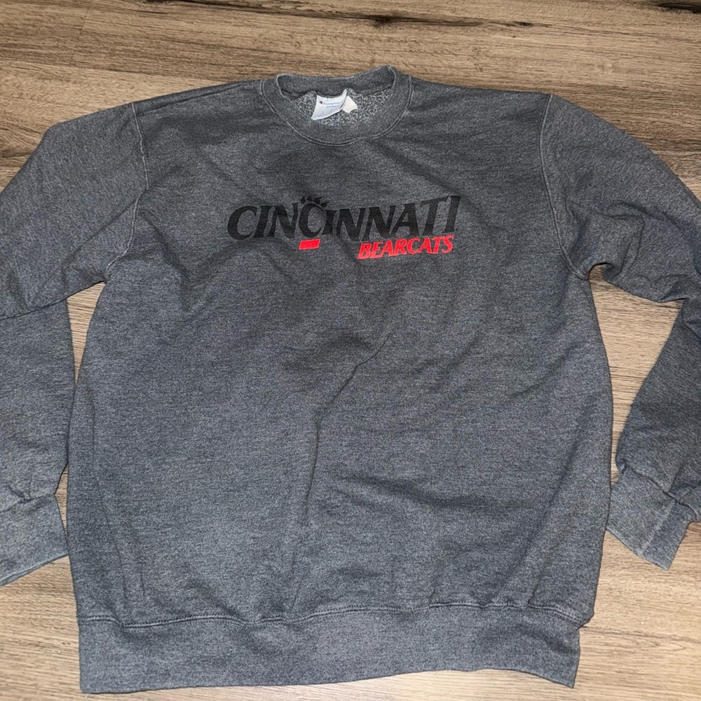 Champion | 2016 Gray Cincinnati Bearcats Sweatshirt / Crewneck | Size: Large